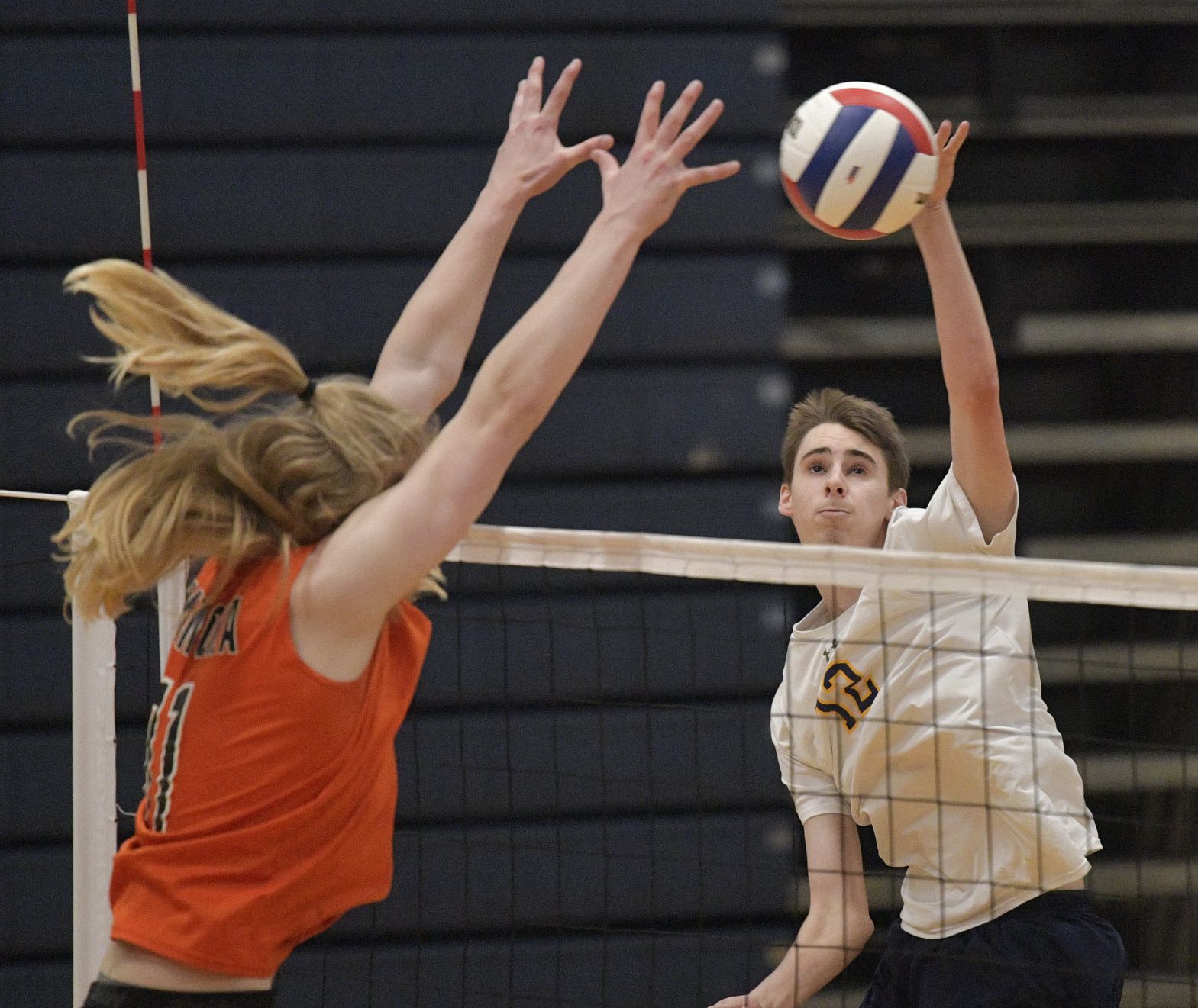 Minooka defeats O'Fallon in 4A boys volleyball sectional final